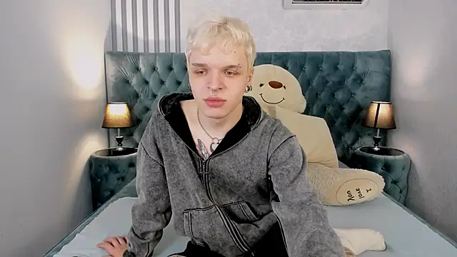 Snapshot of MillerBills chatting on December 20, 2025, 1:47 pm MillerBills online show from December 20, 2025, 1:47 pm