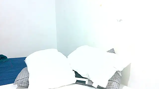 Sthefanyx2 online show from February 15, 2026, 1:17 am