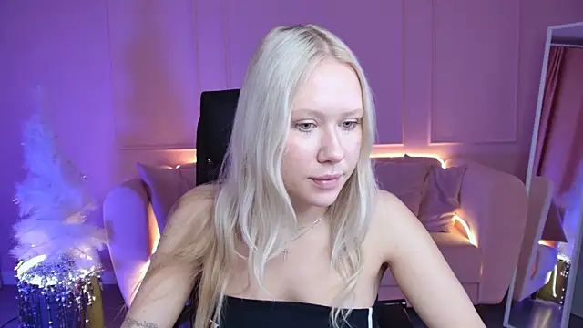 AprilChambers online show from December 15, 2025, 5:24 am