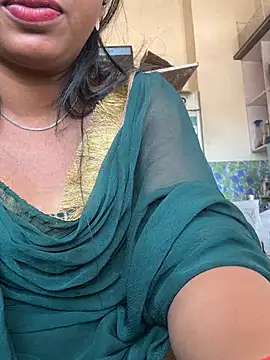 Snapshot of cute_mahi001 chatting on March 3, 2026, 7:48 am cute mahi001 online show from March 3, 2026, 7:48 am