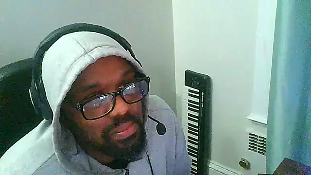 Snapshot of MrUnintentional chatting on December 20, 2025, 2:47 am MrUnintentional online show from December 20, 2025, 2:47 am