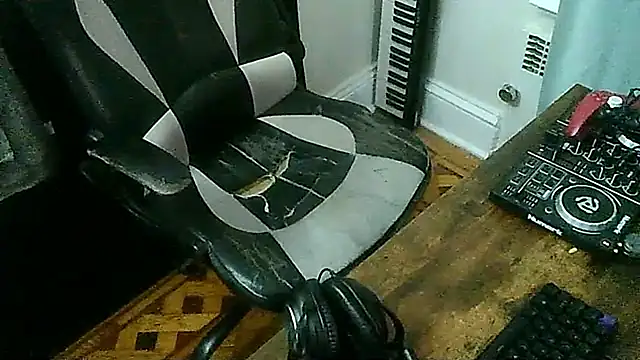 Snapshot of MrUnintentional chatting on January 8, 2026, 3:23 am MrUnintentional online show from January 8, 2026, 3:23 am