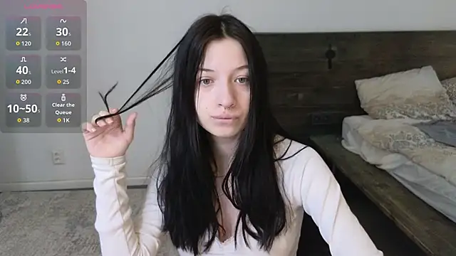 AlicePowells online show from April 18, 2026, 4:37 am