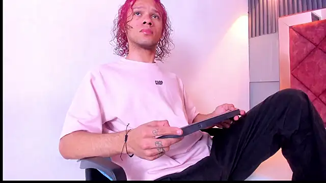 TAYSON SCOTT online show from December 17, 2025, 12:10 pm