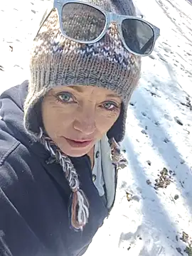 Snapshot of gailbee12 chatting on January 31, 2026, 9:24 pm gailbee12 online show from January 31, 2026, 9:24 pm