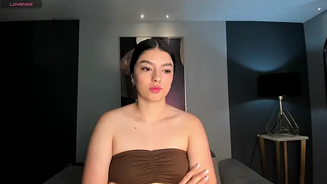 Snapshot of ValeriaRossi_ chatting on February 26, 2026, 11:43 am ValeriaRossi online show from February 26, 2026, 11:43 am