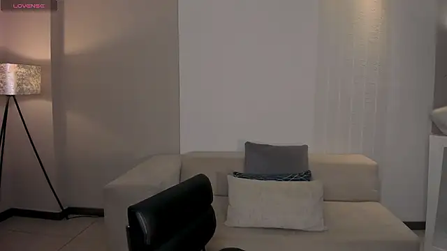 Snapshot of ValeriaRossi_ chatting on February 19, 2026, 12:13 pm ValeriaRossi online show from February 19, 2026, 12:13 pm