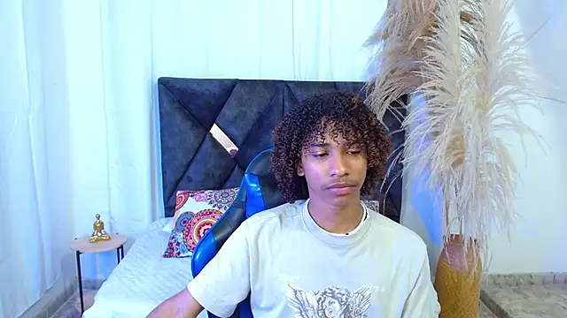 angelll18  online show from February 18, 2026, 9:11 pm