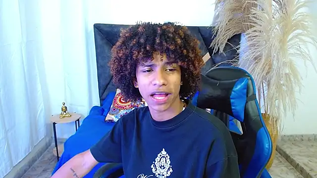 angelll18  online show from April 15, 2026, 8:53 pm