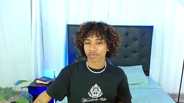 angelll18  online show from February 26, 2026, 9:37 pm