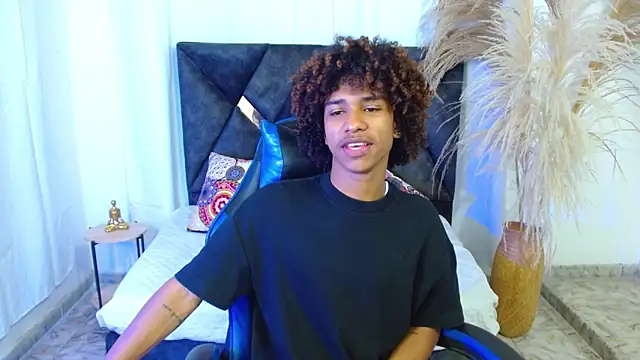 angelll18  online show from February 11, 2026, 8:41 pm