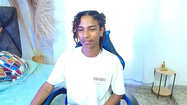 angelll18  online show from December 18, 2025, 8:56 pm