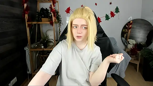 KellyKik online show from December 17, 2025, 8:14 pm