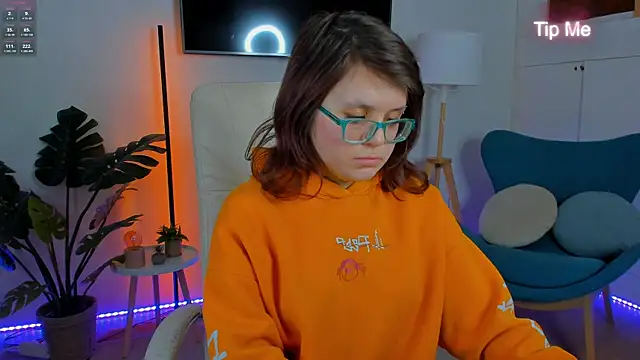 Ariell Mini online show from April 16, 2026, 6:03 am