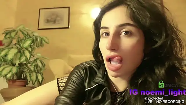 Snapshot of DeaAthena chatting on February 24, 2026, 9:37 pm DeaAthena online show from February 24, 2026, 9:37 pm