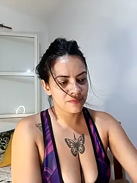 Snapshot of luluclark69 chatting on February 18, 2026, 12:19 am luluclark69 online show from February 18, 2026, 12:19 am