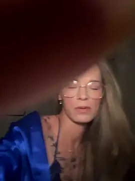 Snapshot of vinique99 chatting on January 7, 2026, 4:17 am vinique99 online show from January 7, 2026, 4:17 am