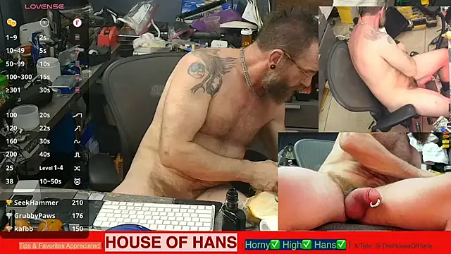 Snapshot of HouseOfHans chatting on February 9, 2026, 9:46 pm HouseOfHans online show from February 9, 2026, 9:46 pm
