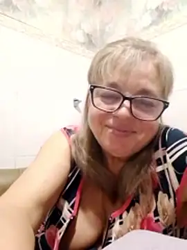 Snapshot of LinaLight88 chatting on February 6, 2026, 9:44 pm LinaLight88 online show from February 6, 2026, 9:44 pm