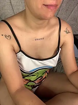 Snapshot of Val12777 chatting on April 10, 2026, 12:01 pm Val12777 online show from April 10, 2026, 12:01 pm