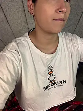 Snapshot of Val12777 chatting on April 4, 2026, 12:01 pm Val12777 online show from April 4, 2026, 12:01 pm