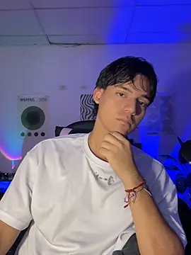 Snapshot of CrisotpherMoretti chatting on December 22, 2025, 4:40 pm CrisotpherMoretti online show from December 22, 2025, 4:40 pm