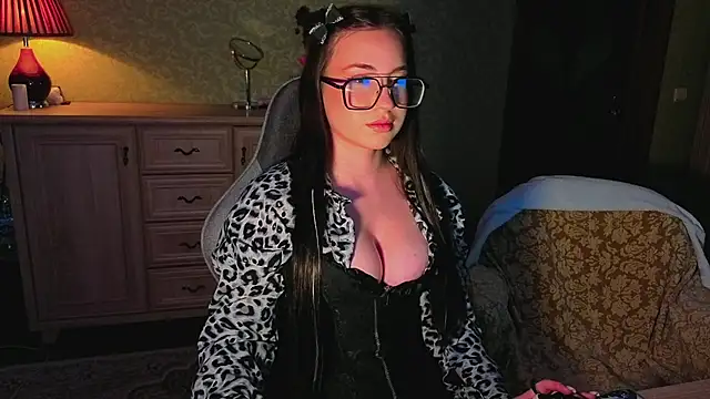 AnneAverry online show from May 6, 2026, 12:31 pm