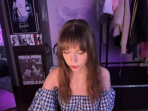 Snapshot of Moonliiine chatting on December 20, 2025, 4:48 am Moonliiine online show from December 20, 2025, 4:48 am