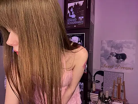 Snapshot of Moonliiine chatting on January 12, 2026, 1:18 pm Moonliiine online show from January 12, 2026, 1:18 pm