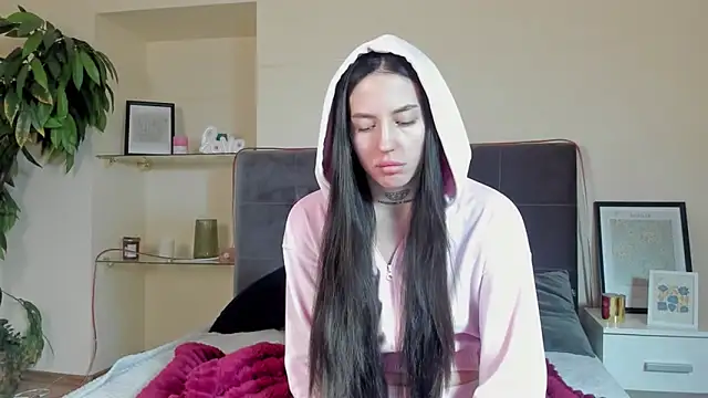 AdrianaCult online show from February 9, 2026, 6:22 am