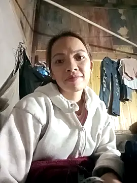 Snapshot of Andrea-688 chatting on February 4, 2026, 10:38 pm Andrea-688 online show from February 4, 2026, 10:38 pm