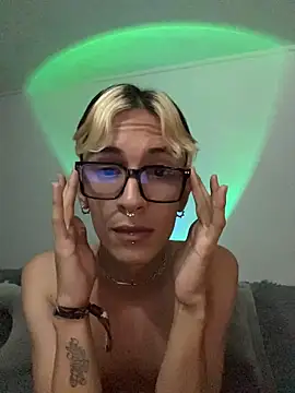 Snapshot of Dracco_Velour_ chatting on February 21, 2026, 5:09 am Dracco Velour online show from February 21, 2026, 5:09 am