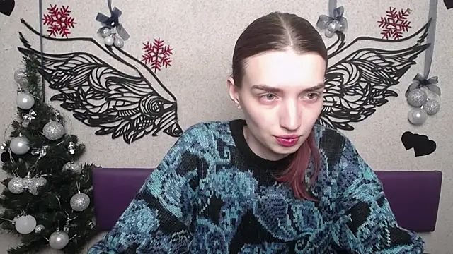 LisaDarcy online show from December 17, 2025, 6:07 am