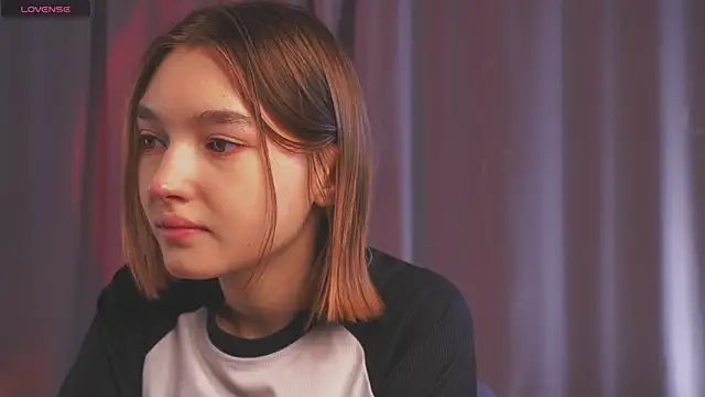 Leyla crsh online show from March 27, 2026, 5:05 am