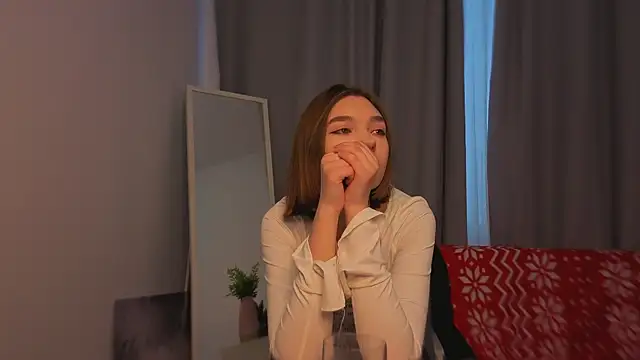 Snapshot of Leyla_crsh chatting on February 17, 2026, 5:05 am Leyla crsh online show from February 17, 2026, 5:05 am