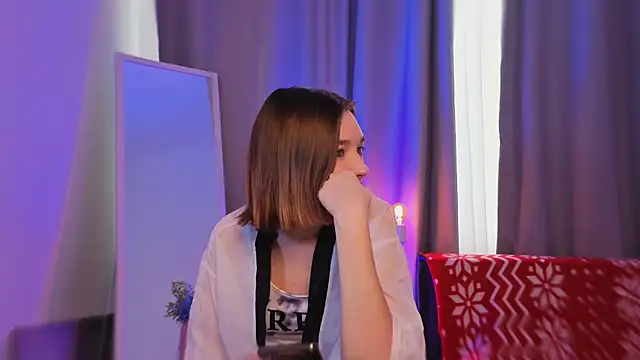 Snapshot of Leyla_crsh chatting on February 20, 2026, 5:15 am Leyla crsh online show from February 20, 2026, 5:15 am