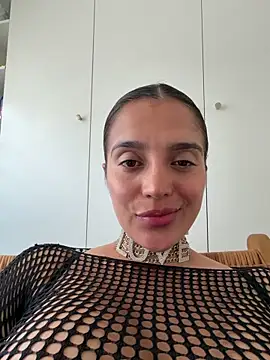 lara beker online show from May 4, 2026, 4:21 pm