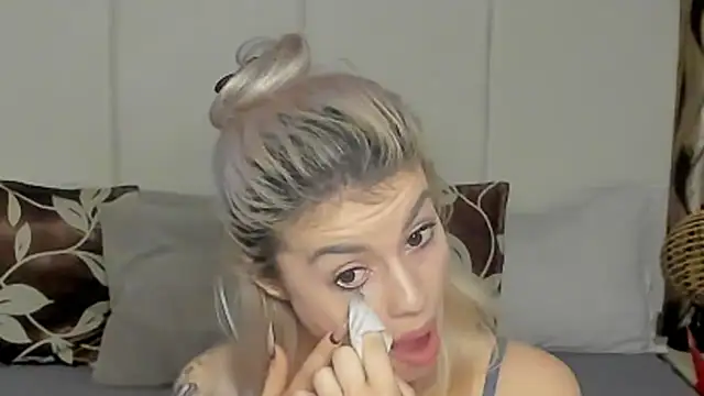 Snapshot of RaisaHot chatting on March 27, 2026, 12:06 pm RaisaHot online show from March 27, 2026, 12:06 pm