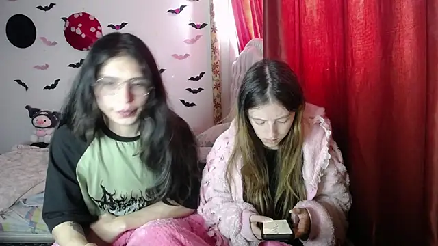 Briar y Blair online show from April 15, 2026, 2:43 pm