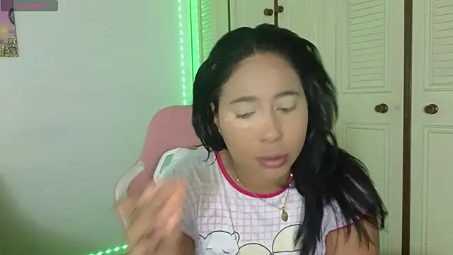 Snapshot of Valery__lovex chatting on February 19, 2026, 9:06 am Valery lovex online show from February 19, 2026, 9:06 am