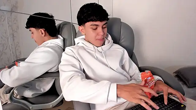  TaylorBlack online show from March 16, 2026, 11:36 am