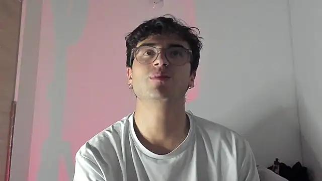 Snapshot of charlie_dicker chatting on May 29, 2026, 3:34 am charlie dicker online show from May 29, 2026, 3:34 am
