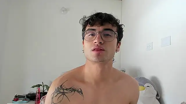 Snapshot of charlie_dicker chatting on June 3, 2026, 6:34 pm charlie dicker online show from June 3, 2026, 6:34 pm