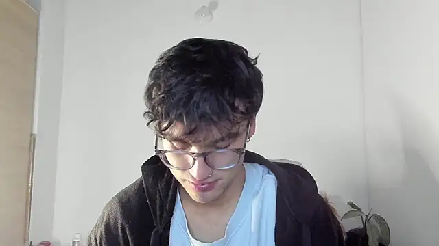 Snapshot of charlie_dicker chatting on May 24, 2026, 3:28 am charlie dicker online show from May 24, 2026, 3:28 am