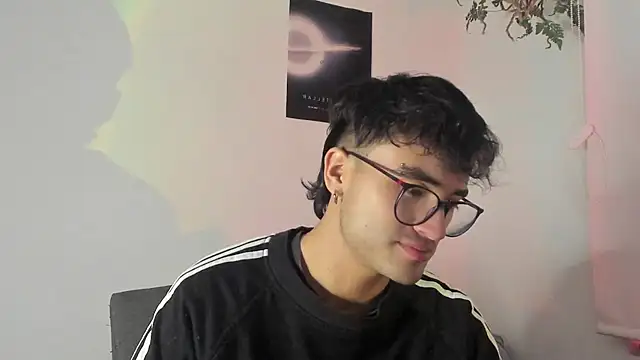 Snapshot of charlie_dicker chatting on January 8, 2026, 12:49 am charlie dicker online show from January 8, 2026, 12:49 am