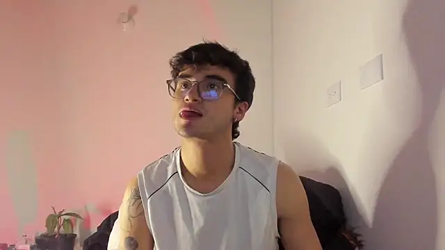 Snapshot of charlie_dicker chatting on May 30, 2026, 2:29 am charlie dicker online show from May 30, 2026, 2:29 am