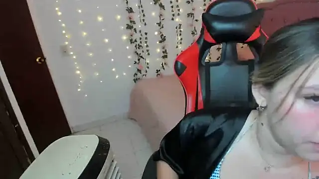 Snapshot of Abby_swang chatting on February 2, 2026, 7:46 pm Abby swang online show from February 2, 2026, 7:46 pm