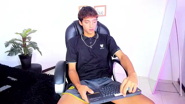 Snapshot of im_ralff chatting on January 9, 2026, 8:38 pm im ralff online show from January 9, 2026, 8:38 pm