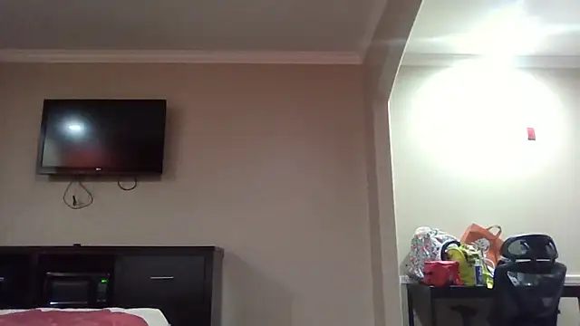 Rayvenveil online show from April 20, 2026, 6:49 am