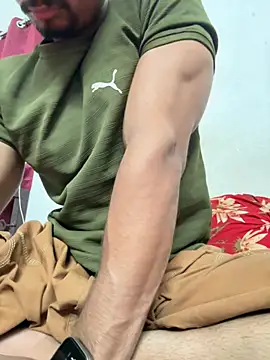 Snapshot of hot_gym_b0y chatting on July 20, 2026, 6:10 pm hot gym b0y online show from July 20, 2026, 6:10 pm